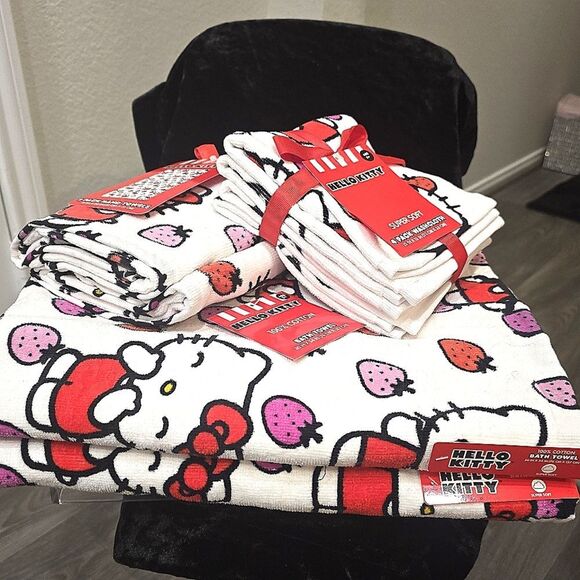 Hello Kitty Logo Strawberries Oversized Bath Towel Set - Picture 4 of 9